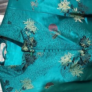 Vintage 100% Silk Fabric Traditional Embroidered Kimono Japanese Asian Dress